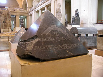 File:Benben-stone Pyramidion of the Pyramid of Amenemhet III at Dahshur wiki 350.jpg