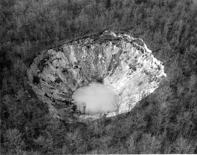 File:December Giant sinkhole collapse USGS 1972.jpg